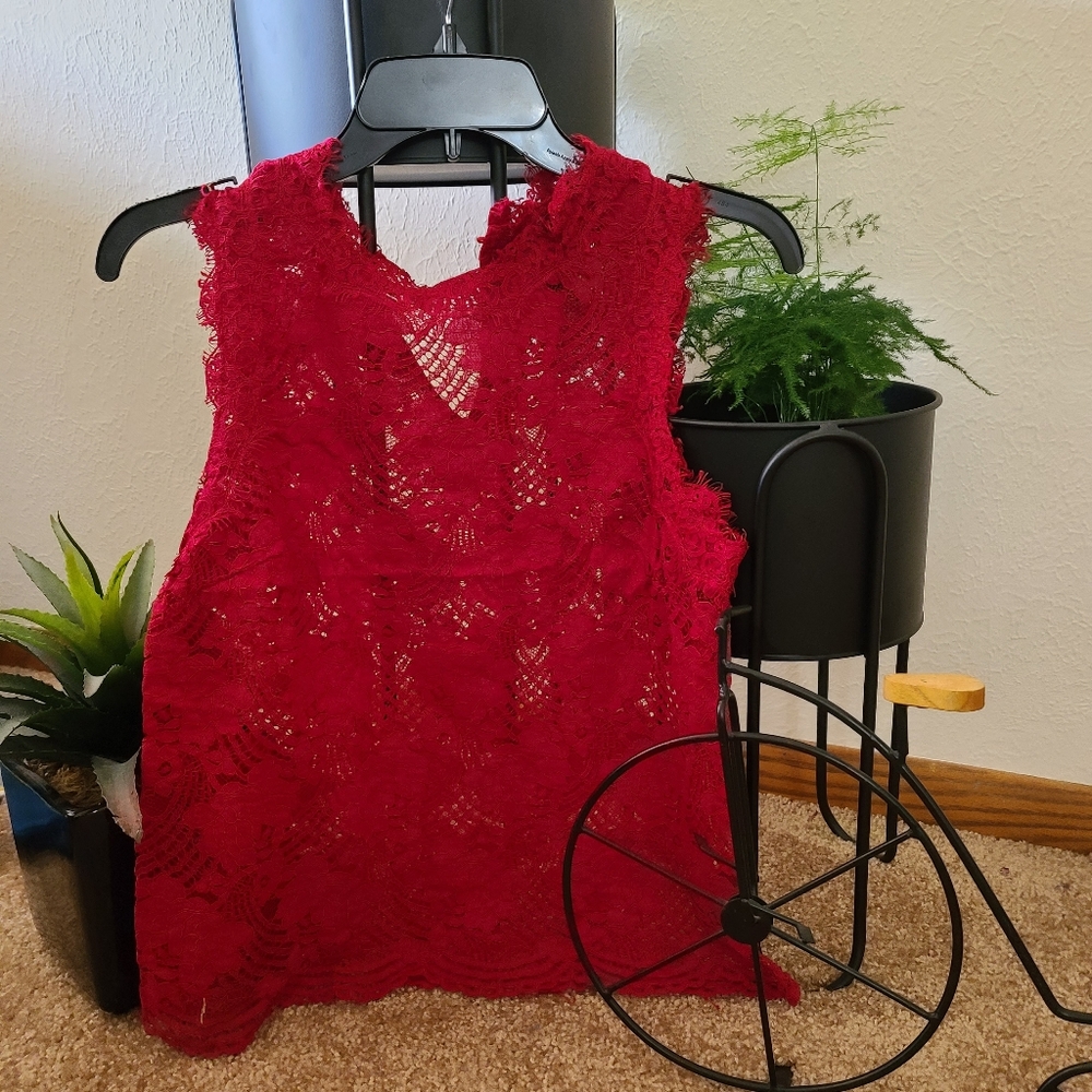 🖤Mossimo🤍 Red lace sleeveless blouse
